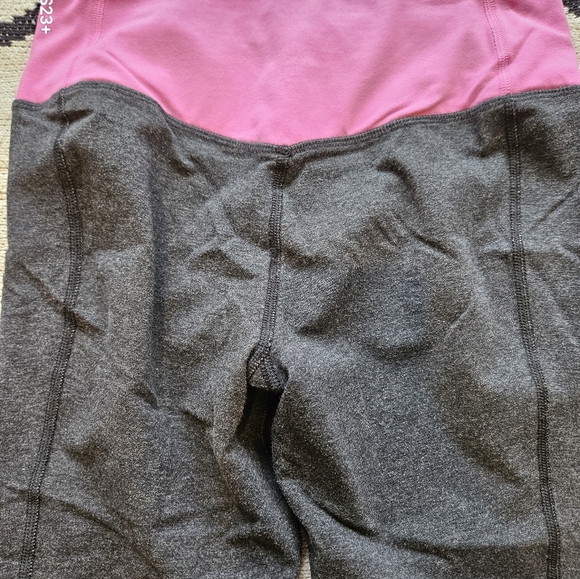 Nike dri-fit Womans Gray Pink Capri Athletic Workout Leggings Small EUC - Picture 5 of 5